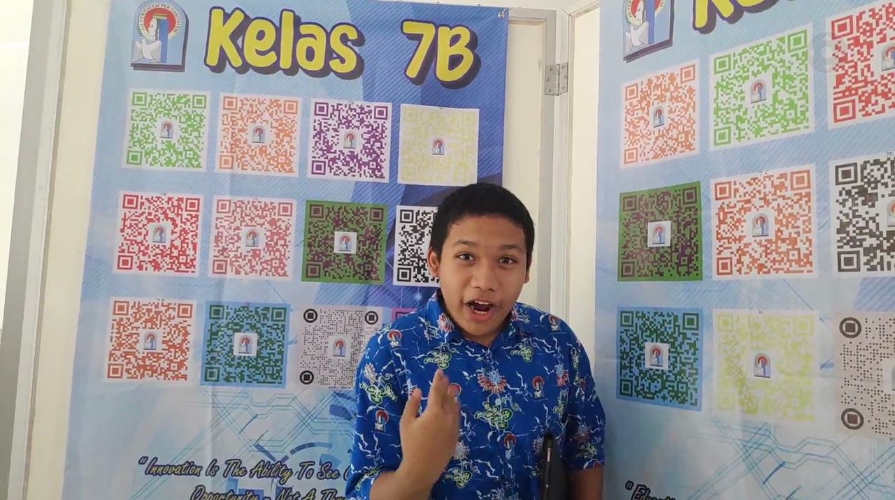 Menggelar Pameran Karya Guru