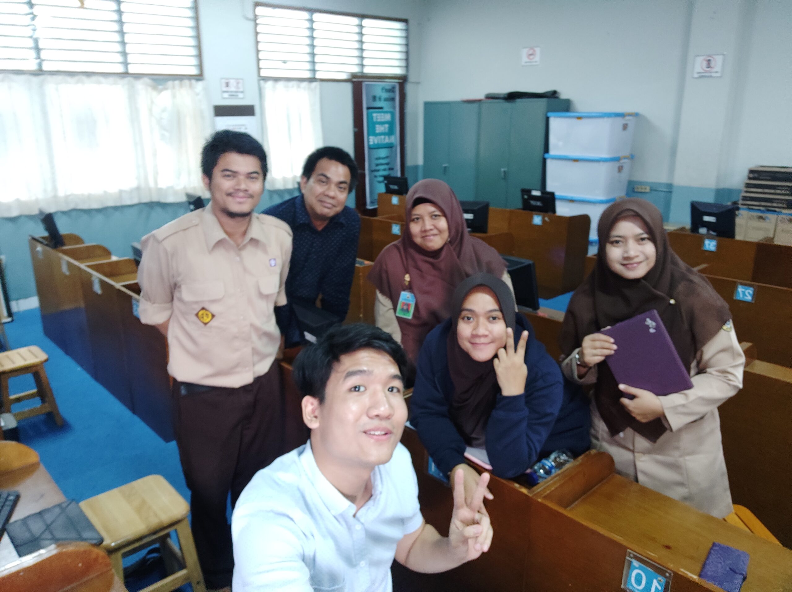 CB 1 – Tim Manajemen Smart Classroom